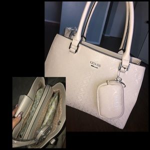 Guess purse BRAND NEW NEVER USED